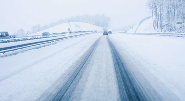 Snowy highway with cars whose owners know what to do when a car is sliding on ice