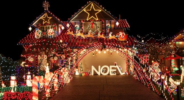 The best Christmas Lights NYC Offers and Festive Attractions