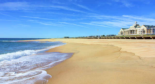 New Jersey beach with view of the ocean and beach homes in the distance