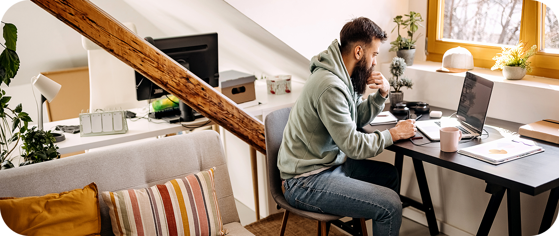 Man sitting at his laptop